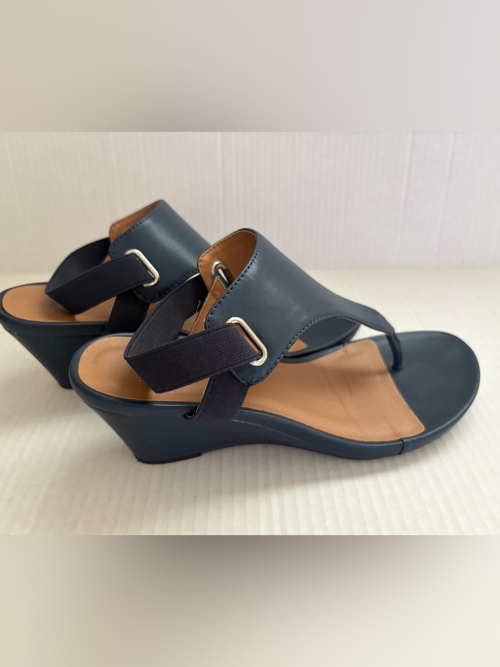 White Mountain Navy Blue Women’s Black Thong Sandals with Elastic Back Strap 7.5